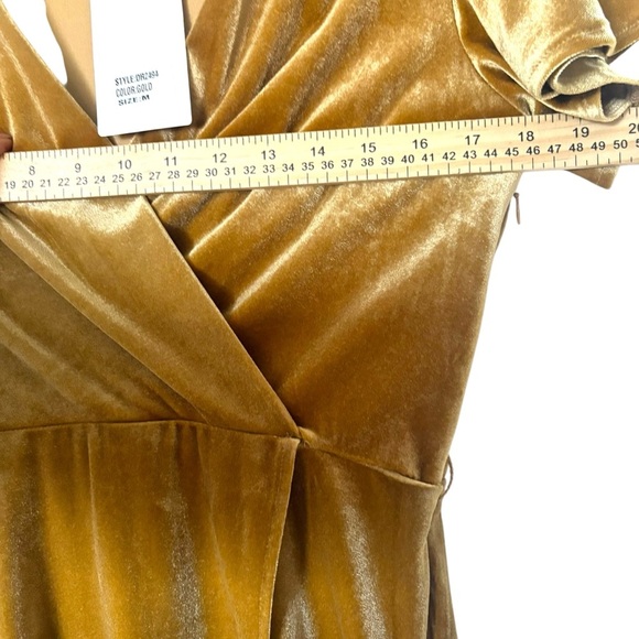 NWT Lucy Paris Women’s Velvet Wrap Dress Gold Flowy Sleeves Size M (No Belt) - Picture 7 of 14